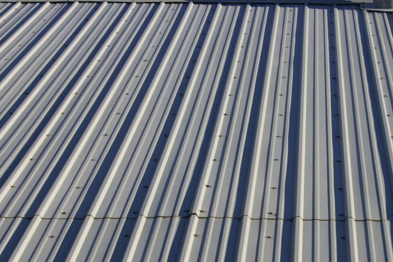 ¿Buscas techos de zinc para tus proyectos? Consulta el catálogo de HOPSA