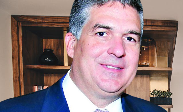Francisco Martinelli: asesoría legal en energías renovables en Panamá